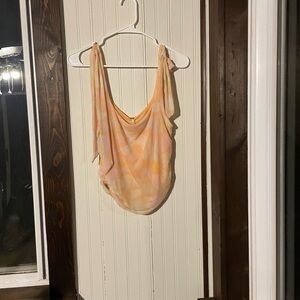 Free People Peach Tie-Dye tank top with adjustable shoulder ties